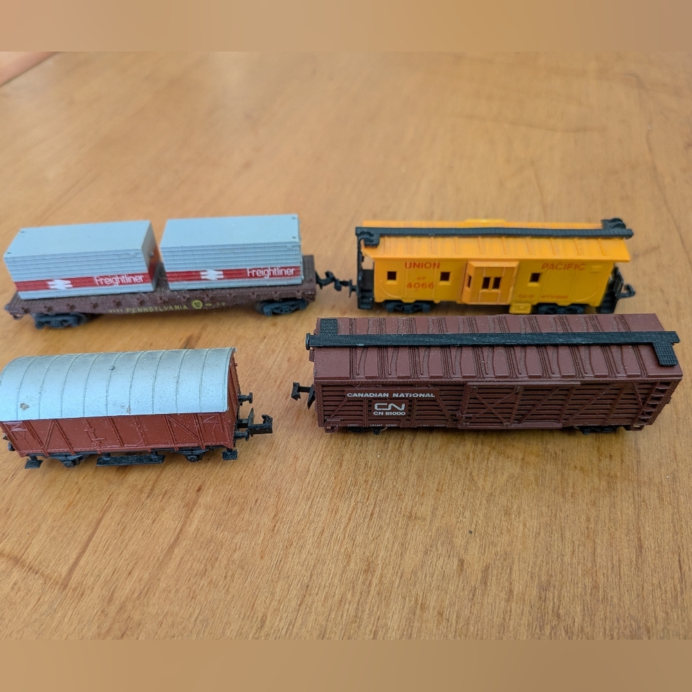 N Scale Model Train Cars - Picture 1 of 9